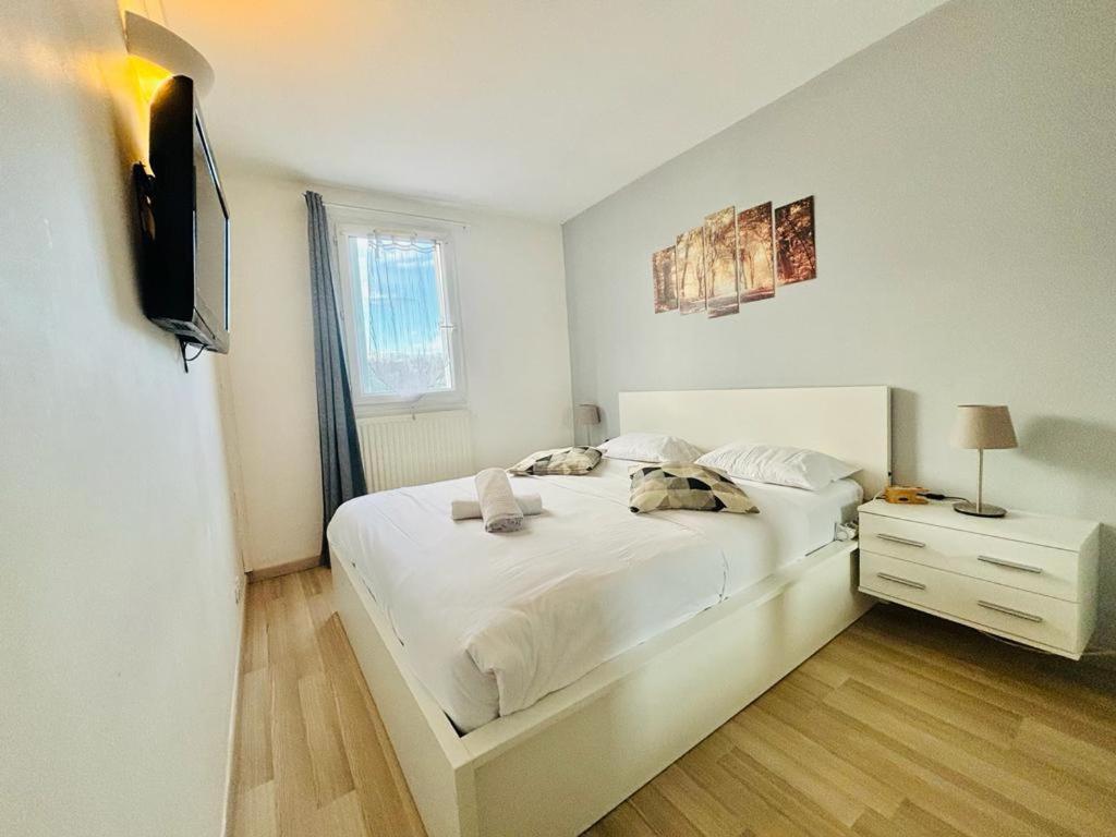 Beautiful Apartment Disneyland Сен-Тибо-де-Вин Екстериор снимка
